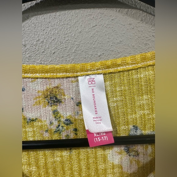 🔴No Boundaries Yellow Floral Top - Picture 2 of 3